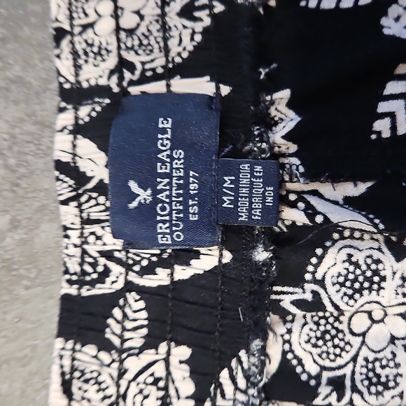 American Eagle Joggers - Picture 2 of 3